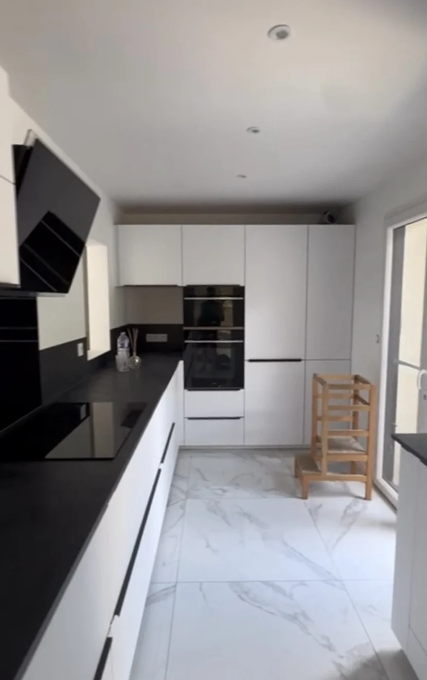 Cuisine sur mesure noir et blanc