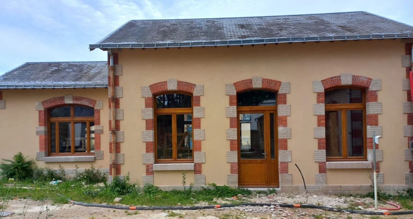 Menuiseries bois sur un bâtiment ancien à Nantes — photo 2