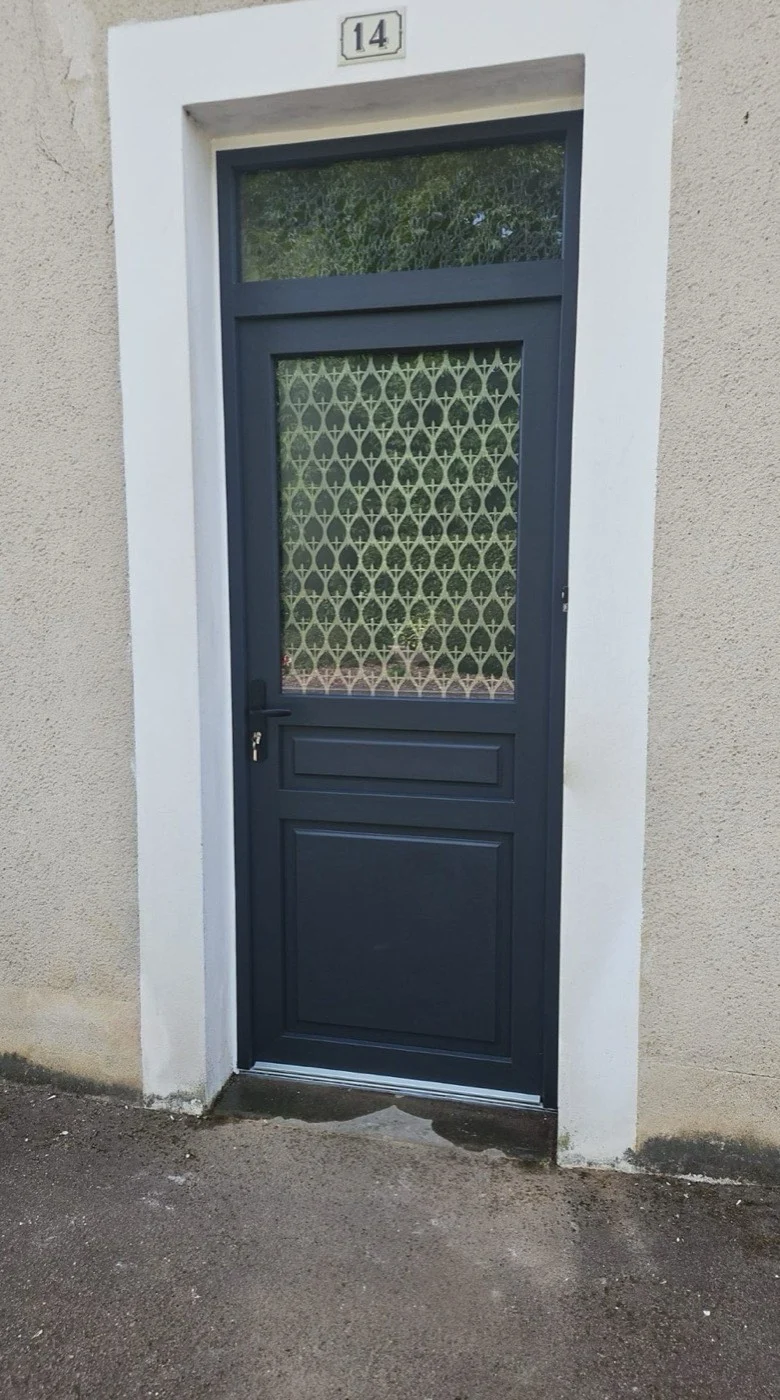 Porte d’entrée anthracite vitrée